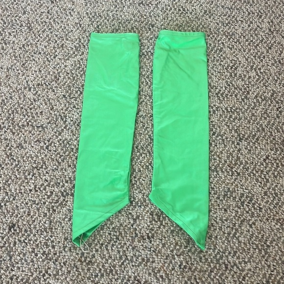 Handmade Green & White Two Piece Dance Costume. Small - Picture 4 of 6